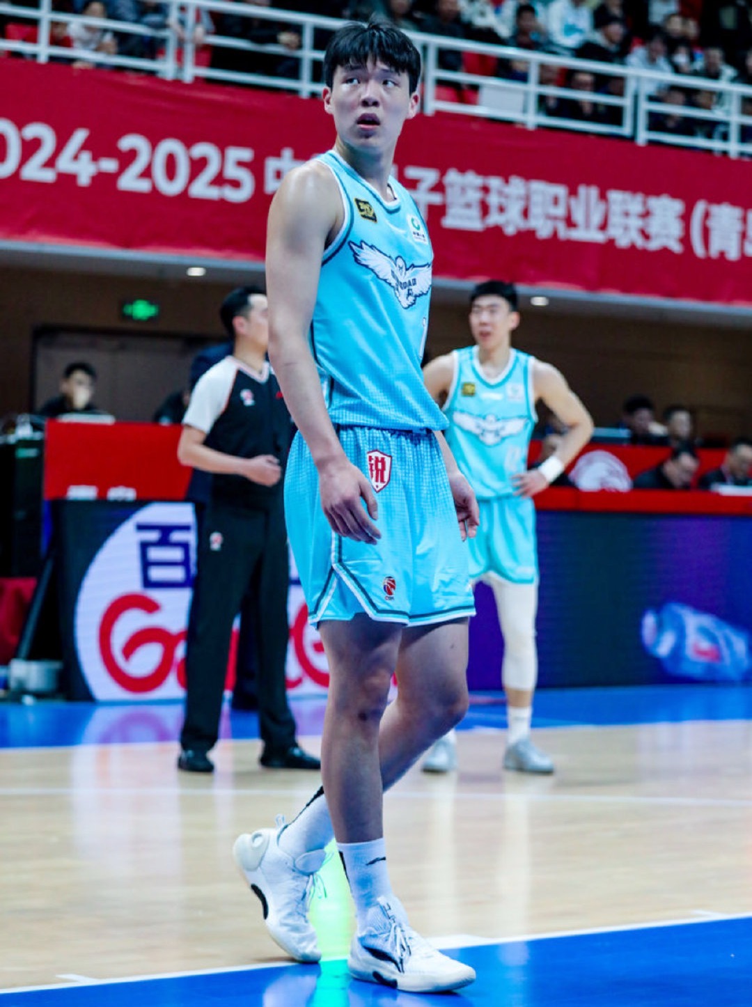 杨瀚森在洛杉矶进行训练与球哥等人同场竞技的简单介绍