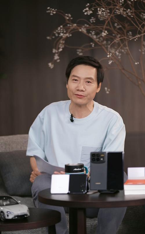 包含雷军：月底将发布许多数码新品，卢伟冰直播提前聊的词条