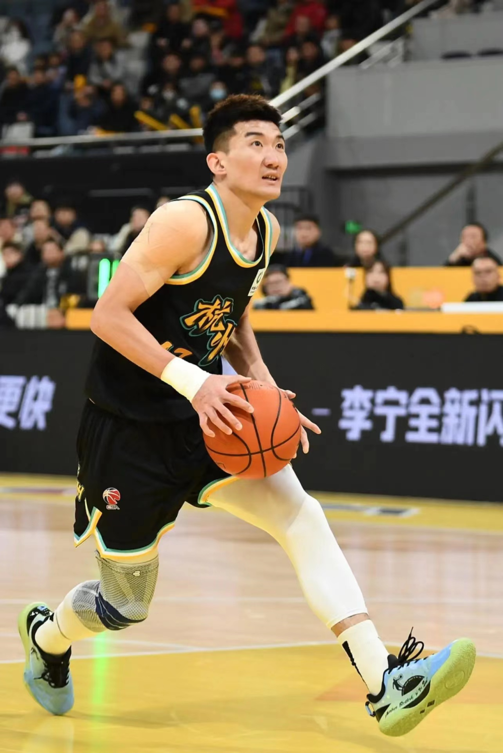 关于黄荣奇15分广东胜福建孙铭徽16+18广厦胜四川的信息
