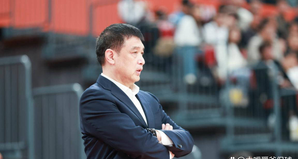 闵鹿蕾因个人原因辞职聘请张庆鹏担任主教练的简单介绍