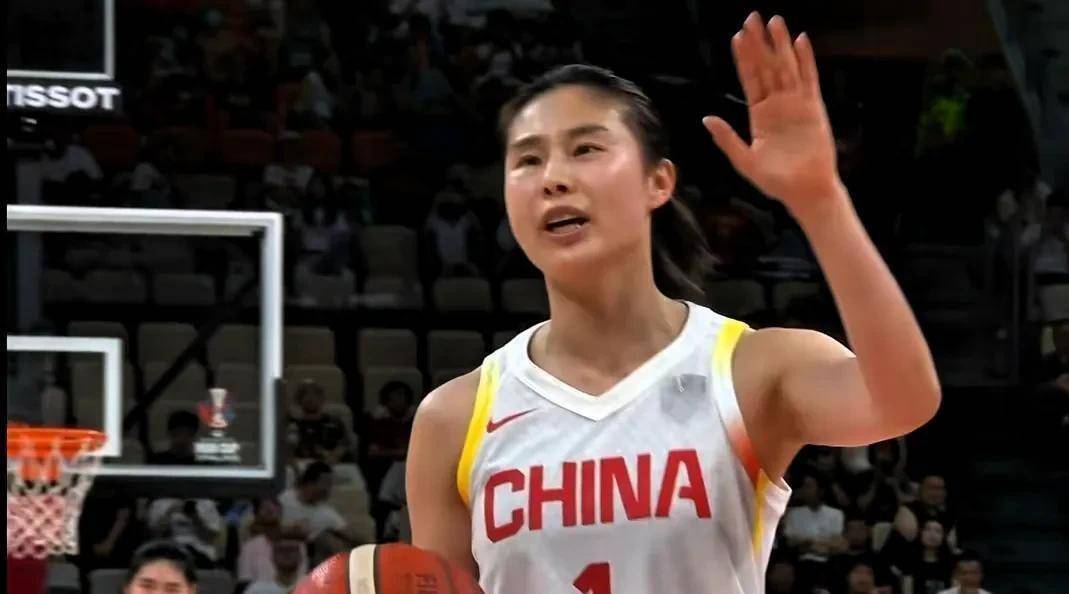 后卫发威！杨氏姐妹合砍20+12王思雨屡秀妙传抢眼