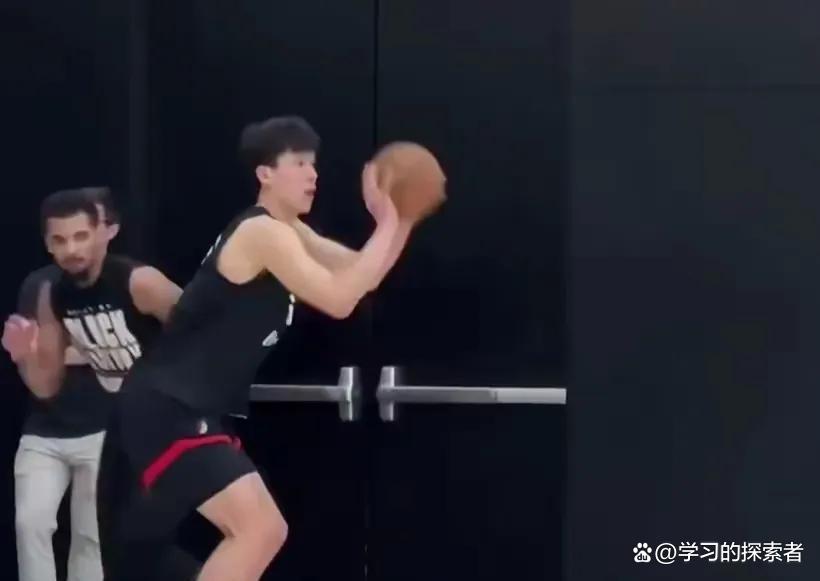 包含杨瀚森调整自己的打球风格&在比赛中进步的词条