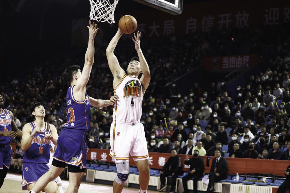开云体育登录-场上将士拼尽全力，全方位张扬球队精神